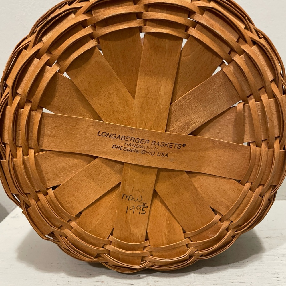 Longaberger Signed 1995 Cake Wooden Basket with Leather Handles And Lid - Picture 4 of 4